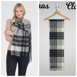 Edinburgh 100% Lambswool Plaid Fringe Scarf in Black and Gray